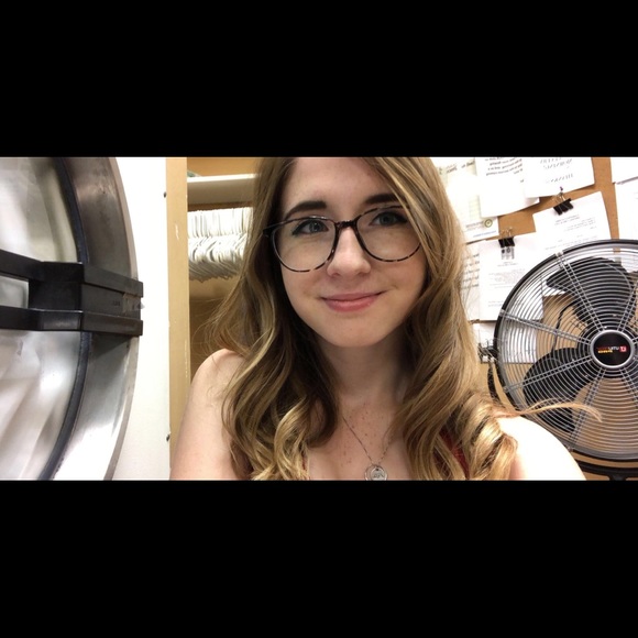 Meet your Posher, Katelyn - Picture 1 of 1